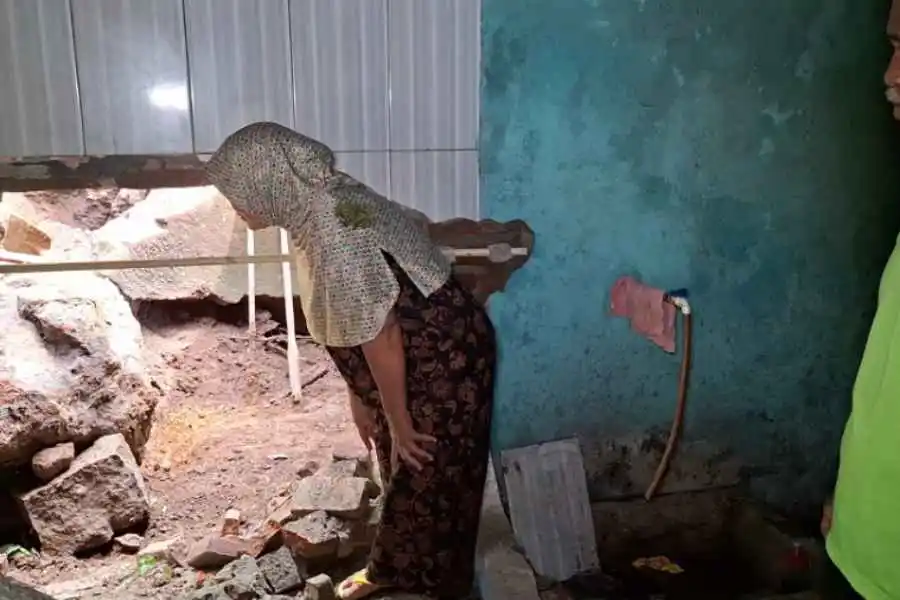 Hujan Deras di Ngawi Picu Tebing 100 Meter Longsor, Rumah Warga Jebol Foto Berita Jatim