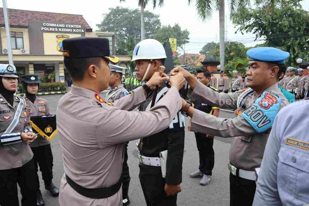 8 Sasaran Operasi Semeru 2024 di Kediri, Berkendara Main HP Foto Berita Jatim