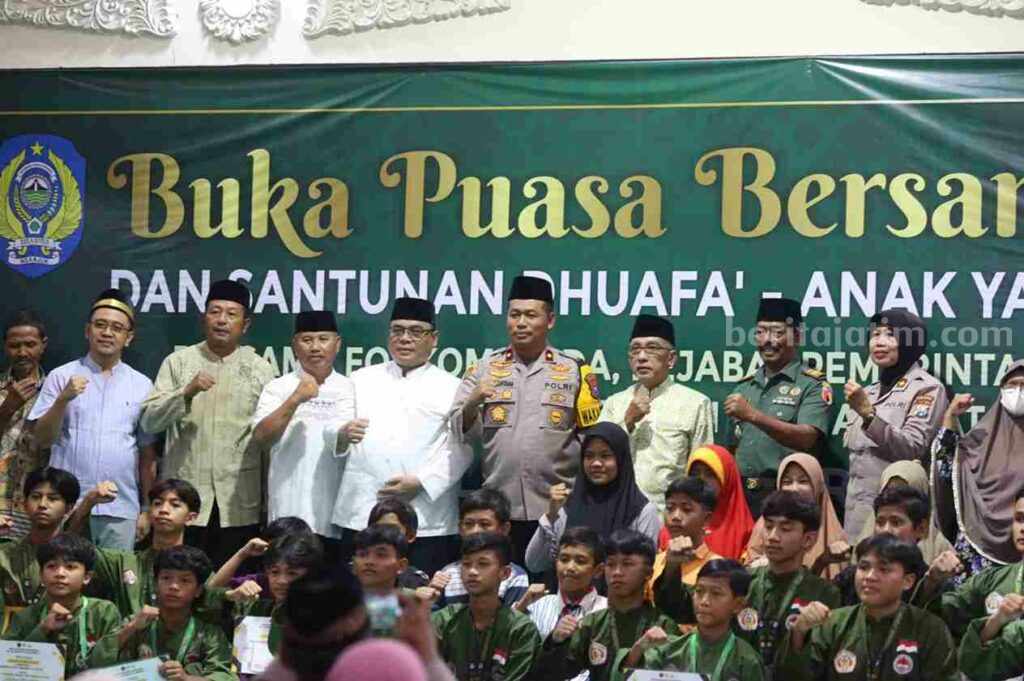 Pengasuh Ponpes Al Ubaidah Nganjuk: Ramadhan Jadi Penguat Kepedulian Sosial Foto Berita Jatim