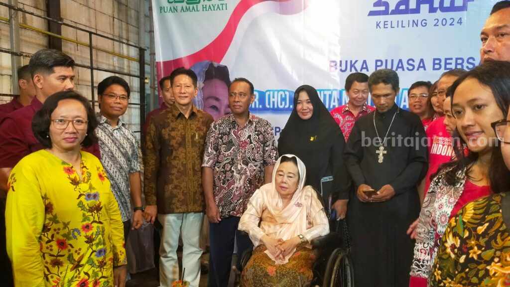 Shinta Nuriyah Diberi Kado Puisi Oleh Penyandang Disabilitas Jombang Foto Berita Jatim