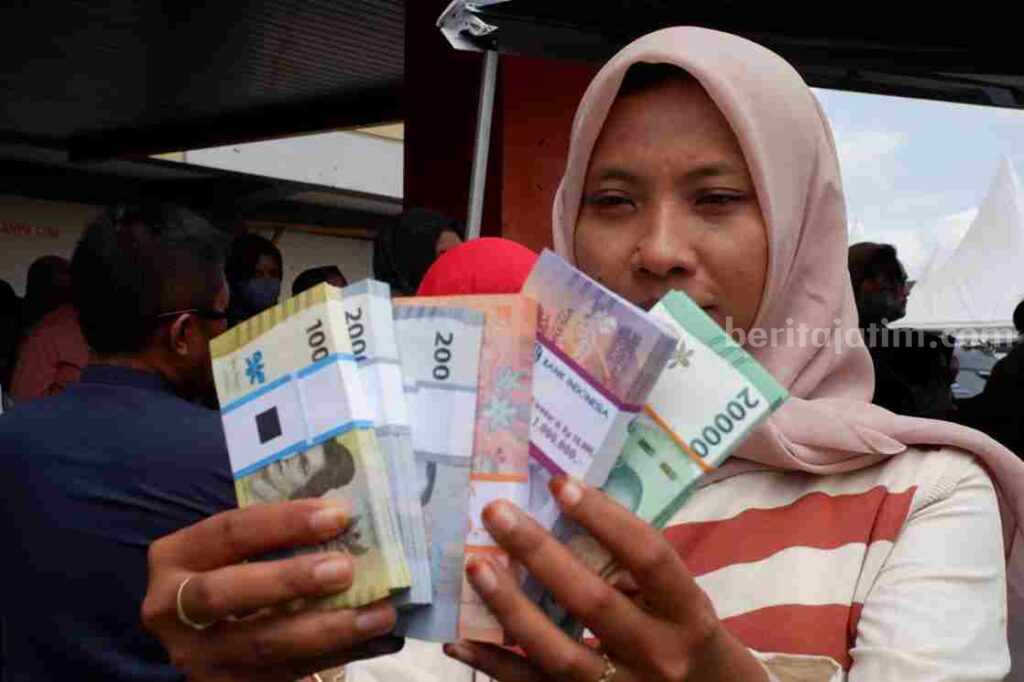 Penukaran Uang Baru di Tulungagung 30 Menit Habis Foto Berita Jatim