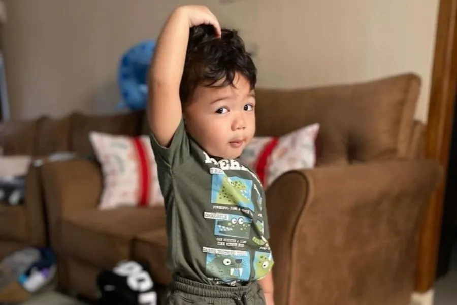 Abe Cekut, Bocah Viral Asal Malang dengan Tingkah Menggemaskan Foto Berita Jatim
