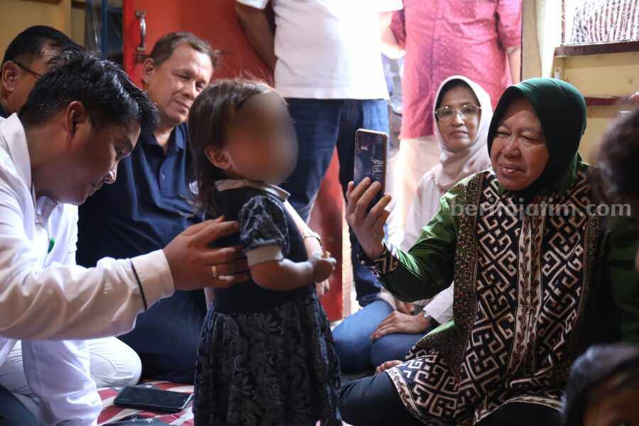 Mensos Risma Beri Perhatian Kasus Kekerasan Ayah pada Anak di Situbondo Foto Berita Jatim