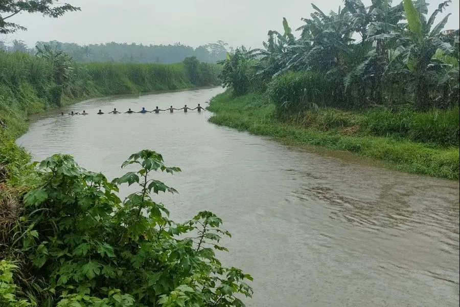 2 Hari Pencarian, Balita Hanyut di Blitar Belum Ditemukan Foto Berita Jatim