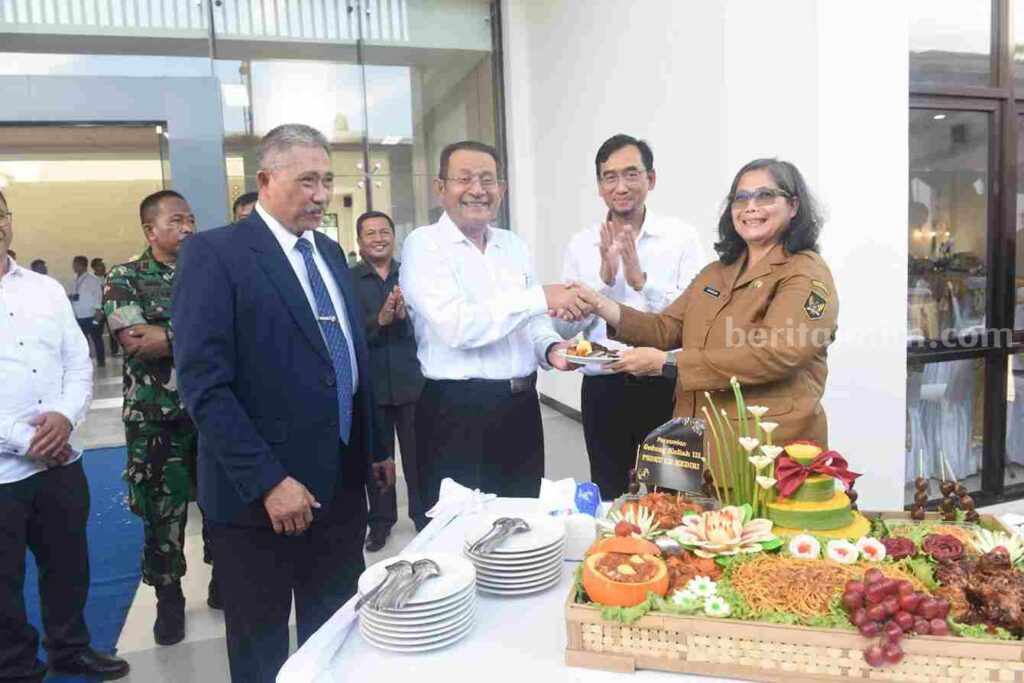 Hadiri Peresmian Gedung Kuliah III PSDKU UB Kediri, Ini Harapan Pj Walkot Foto Berita Jatim