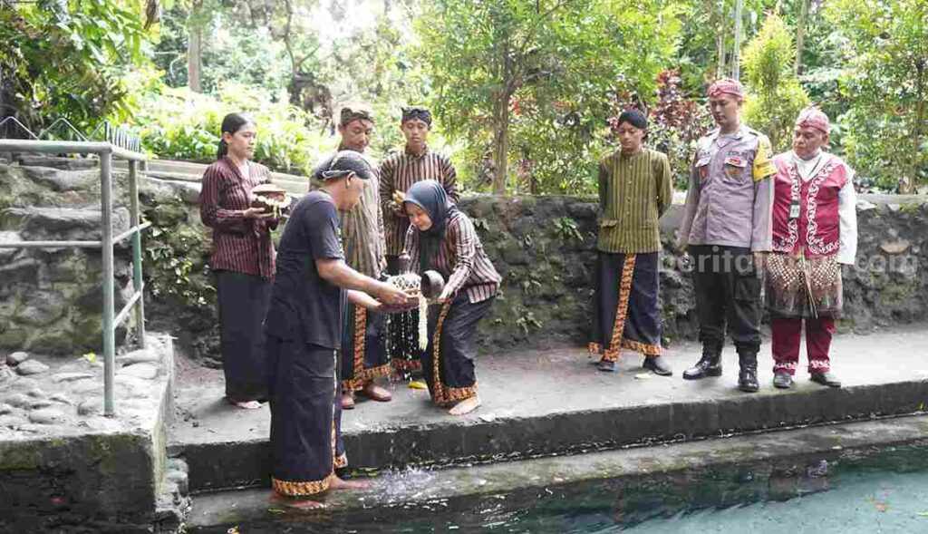 Awali Hari Jadi ke-1220, Pemkab Kediri Ambil Air dari 7 Sumber Foto Berita Jatim