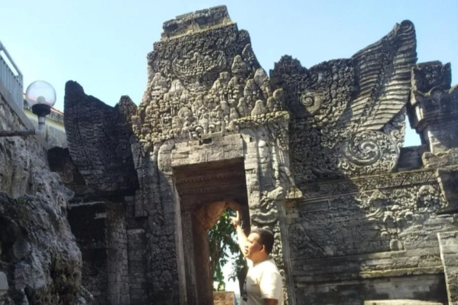 Menjelajahi Keindahan dan Sejarah Gapura Paduraksa Lamongan Foto Berita Jatim
