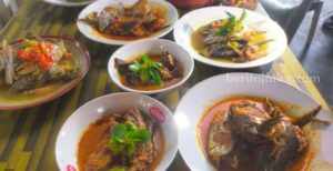 Kedai ‘Gubug Iwak Segoro’ Jombang Suguhkan Menu Buka Puasa Serba Ikan Laut Foto Berita Jatim