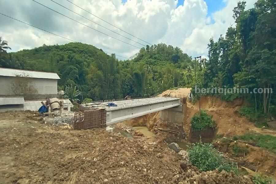 Jembatan Senilai Rp7,4 Miliar Mandek, Ini Kata DPRD Kabupaten Blitar Foto Berita Jatim