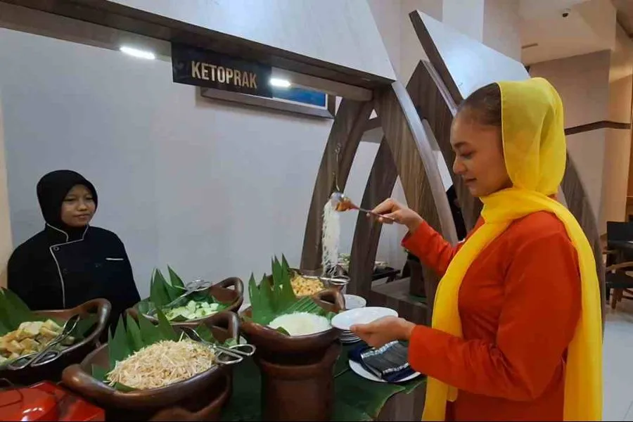 Kampoeng Ramadhan Ayola Mojokerto, Berbuka Bonus Tiket Umroh Foto Berita Jatim