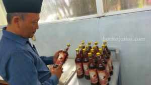 Panen Cuan saat Ramadhan, Penjualan Sirup Salak Jombang Tembus 600 Botol Foto Berita Jatim