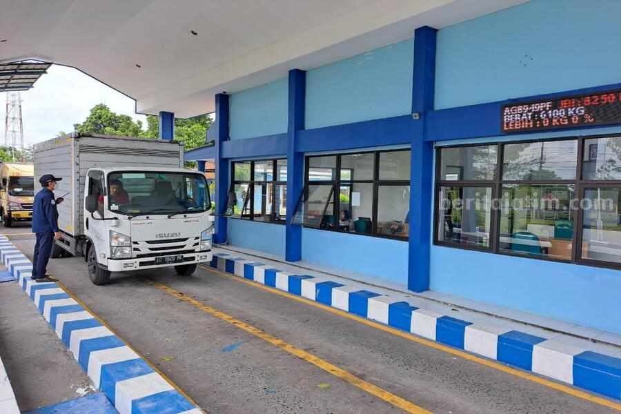 Kelebihan Muatan, Belasan Truk Blitar Kena Sanksi Dalam Sehari Foto Berita Jatim