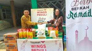 Yayasan Wings Peduli Berbagi Berkah Ramadhan di Pesantren Jombang Foto Berita Jatim