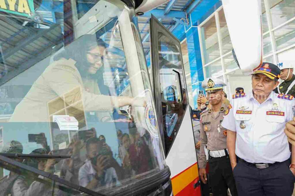 Sambut Pemudik, Pj Wali Kota Kediri Pantau Ramp Check di Terminal Foto Berita Jatim
