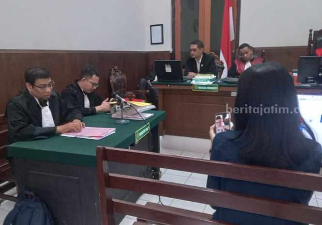 Karena Cemburu, Erwin Tendang dan Jambak Pacar Foto Berita Jatim