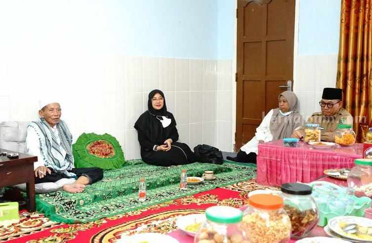 Bupati Banyuwangi Dapat Doa dan Nasihat dari 4 Kiai Sepuh Foto Berita Jatim