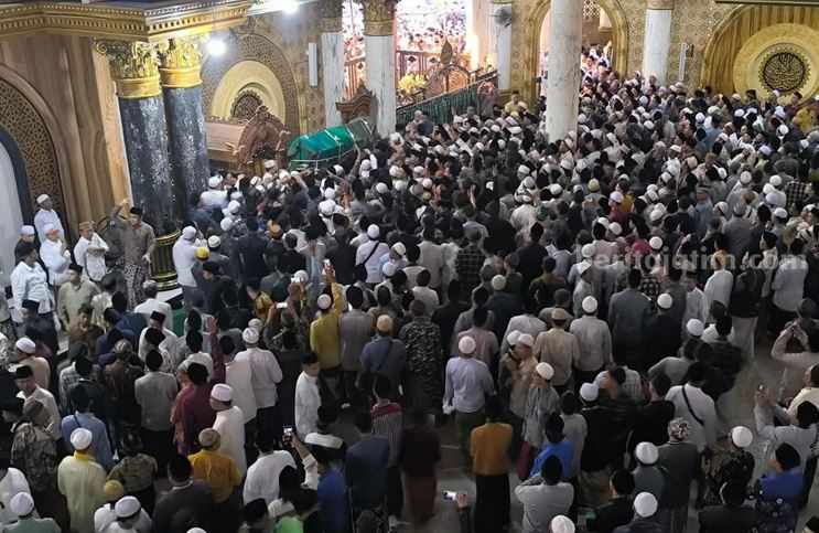 KH Zubair Muntashor Cicit KH Syaikhona Kholil Bangkalan Wafat Foto Berita Jatim