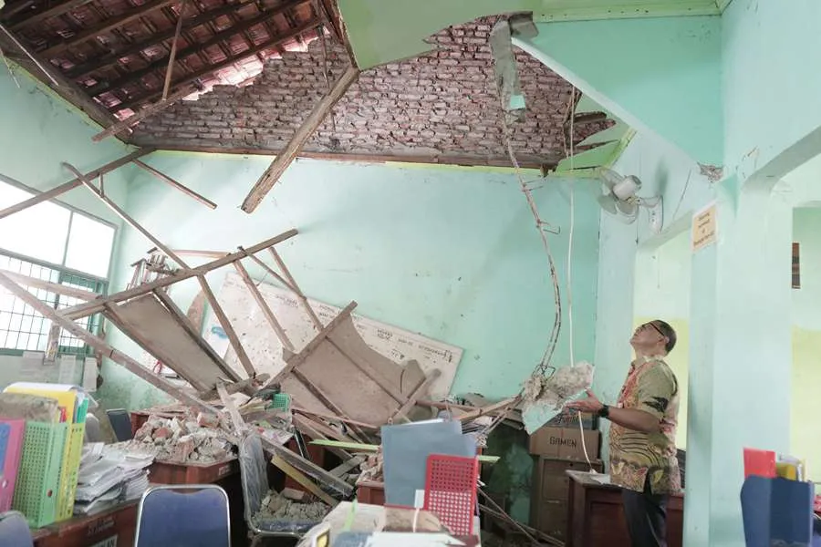 Dindik Jatim Tunggu Perintah BMKG untuk Renovasi Gedung SMAN 1 Bawean Gresik Foto Berita Jatim