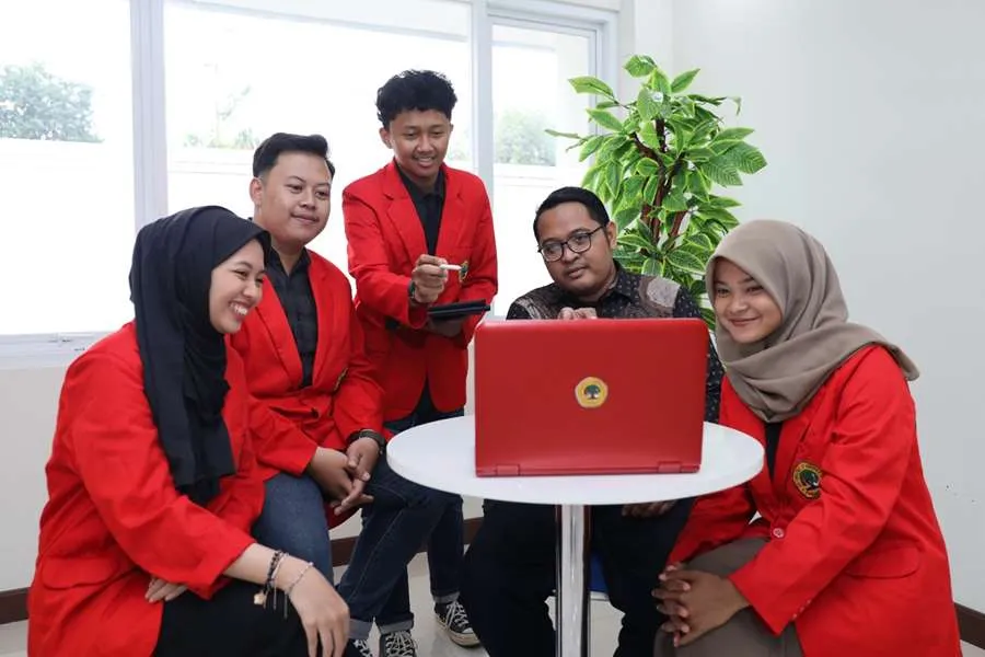 PKM Penerapan Iptek, Mahasiswa Untag Surabaya Garap Desain Rusun Maggot Foto Berita Jatim