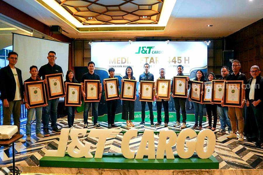 J&T Cargo Beri Penghargaan “Best Service Outlet” Kepada Mitra Kerja Foto Berita Jatim