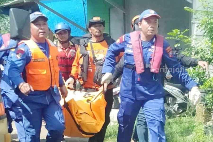 Bapak dan Balita Jatuh di Perahu Tambangan Ditemukan Bersama Foto Berita Jatim
