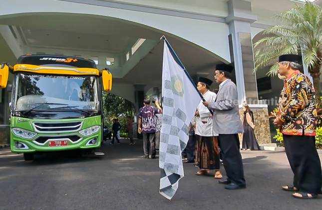 Rektor UIN Malang Lepas Dua Bus Mudik Gratis ke Lumajang dan Ponorogo Foto Berita Jatim