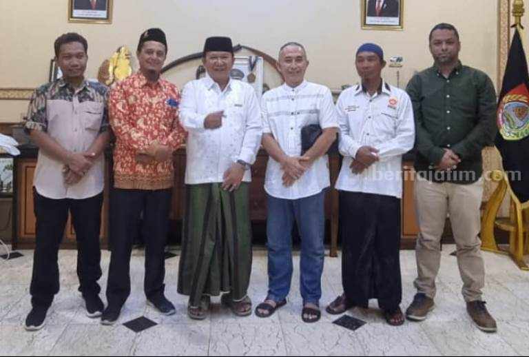 Bupati Hendy dan PKS Bicarakan Pilkada Usai Salat Magrib Berjemaah di Pendapa Jember Foto Berita Jatim