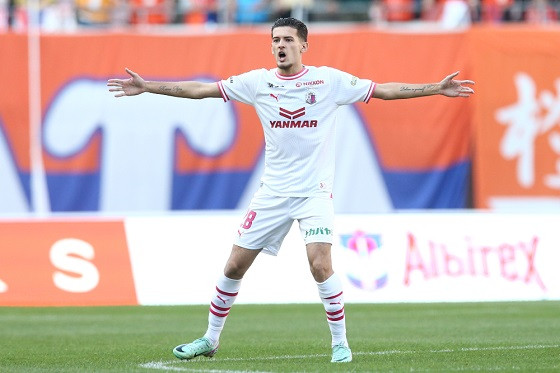 Justin Hubner Girang Akhirnya Debut di Tim Senior Foto Berita Jatim