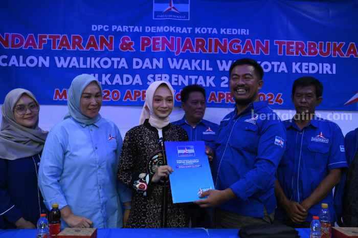 Vinanda Penuhi Undangan Partai Demokrat Ikuti Penjaringan Bacawalkot Kediri Foto Berita Jatim