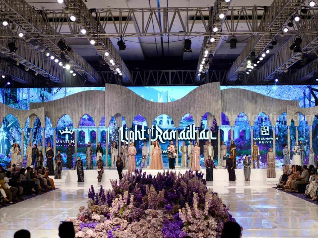 Fashion Show Mewah di Hotel Westin Bersama Ivan Gunawan Foto Berita Jatim