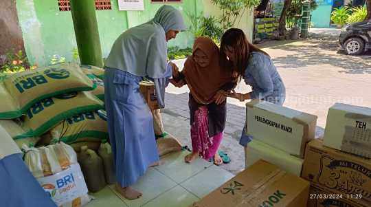 BRI Tebar Kebahagiaan di Surabaya: 1.500 Paket Sembako dan 200 Tabungan untuk Anak Yatim Hingga Panti Weda Foto Berita Jatim