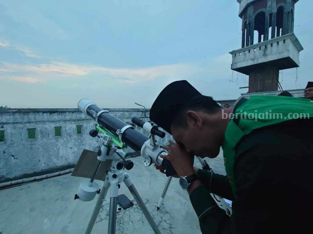 Hilal Juga Terlihat di Masjid Agung Darussalam Mojokerto Foto Berita Jatim
