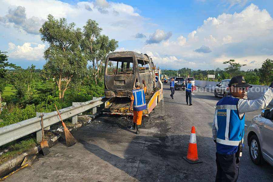 Kronologi Kebakaran Elf di Tol Purwodadi – Malang Foto Berita Jatim