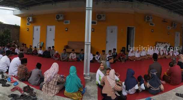 100 Yatim Dhuafa Berbahagia Terima Santunan dari Yatim Mandiri Nganjuk Foto Berita Jatim