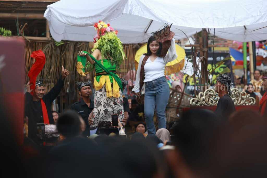 Tarian Mistis Seblang Olehsari Banyuwangi Foto Berita Jatim