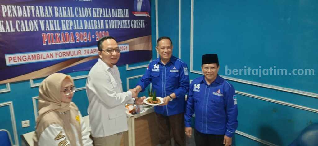 Genderang Pilkada Gresik, Ketua DPC Gerindra Asluchul Alif Daftar Bupati Partai Demokrat Foto Berita Jatim