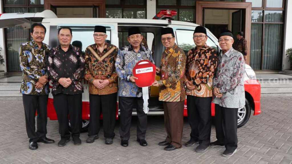 Bank Jatim Sumbang Ambulans untuk Pelayanan Kesehatan di Jawa Timur Foto Berita Jatim