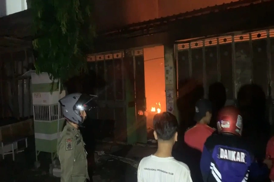 Kebakaran Hebat Landa Toko Sembako di Ponorogo, Kerugian Capai Rp 1 M Foto Berita Jatim