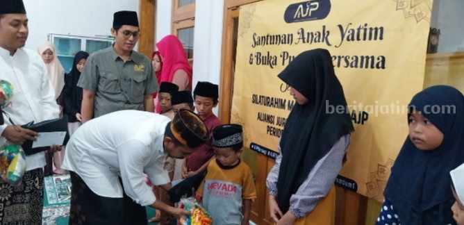 AJP Santuni 150 Anak Yatim di Pamekasan Foto Berita Jatim