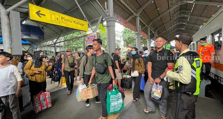 H-2 Jelang Lebaran, Okupansi Penumpang KAI Daop 8 Surabaya Masih Diatas 24 Ribu Foto Berita Jatim