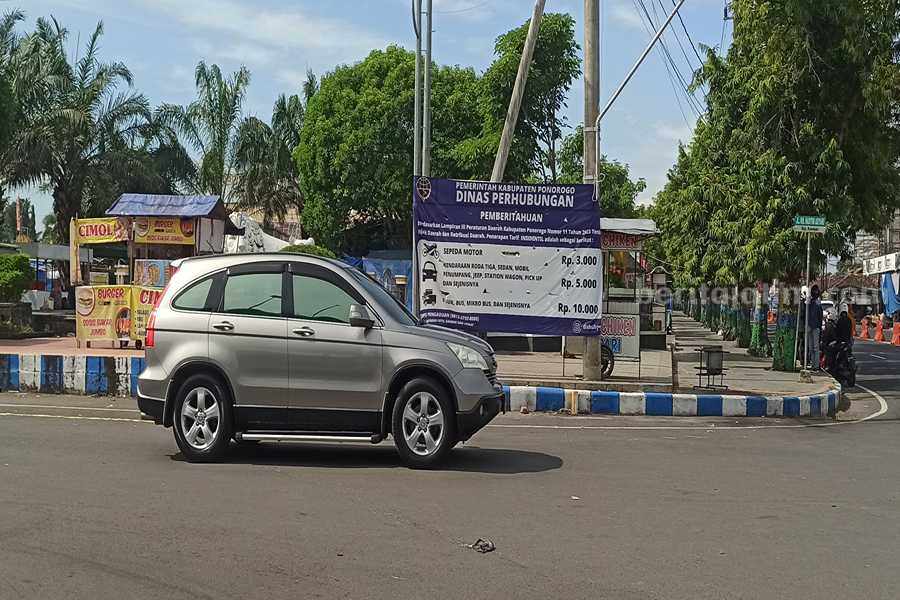 Pasar Malam Alun-alun Ponorogo, Dishub Terapkan Tarif Parkir Insidentil Foto Berita Jatim