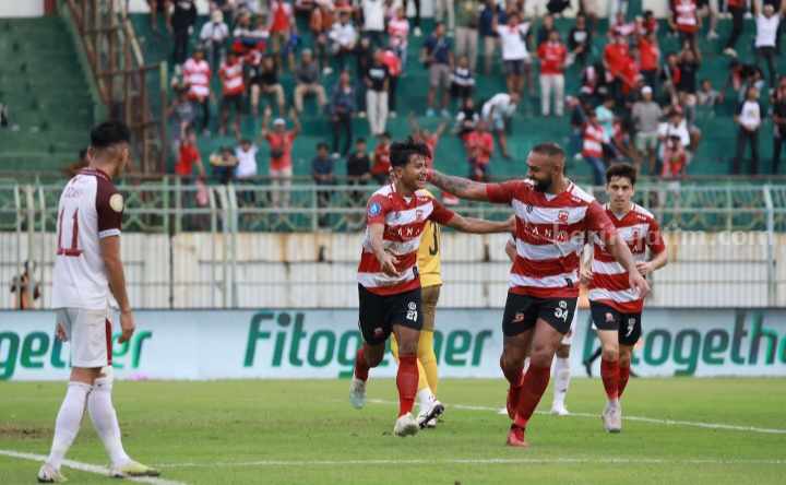 Madura United Kalahkan PSM Makassar 2-0 di SGB Foto Berita Jatim