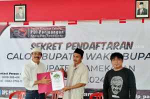 Mantan Wabup Pamekasan Ambil Formulir di PDI Perjuangan Foto Berita Jatim