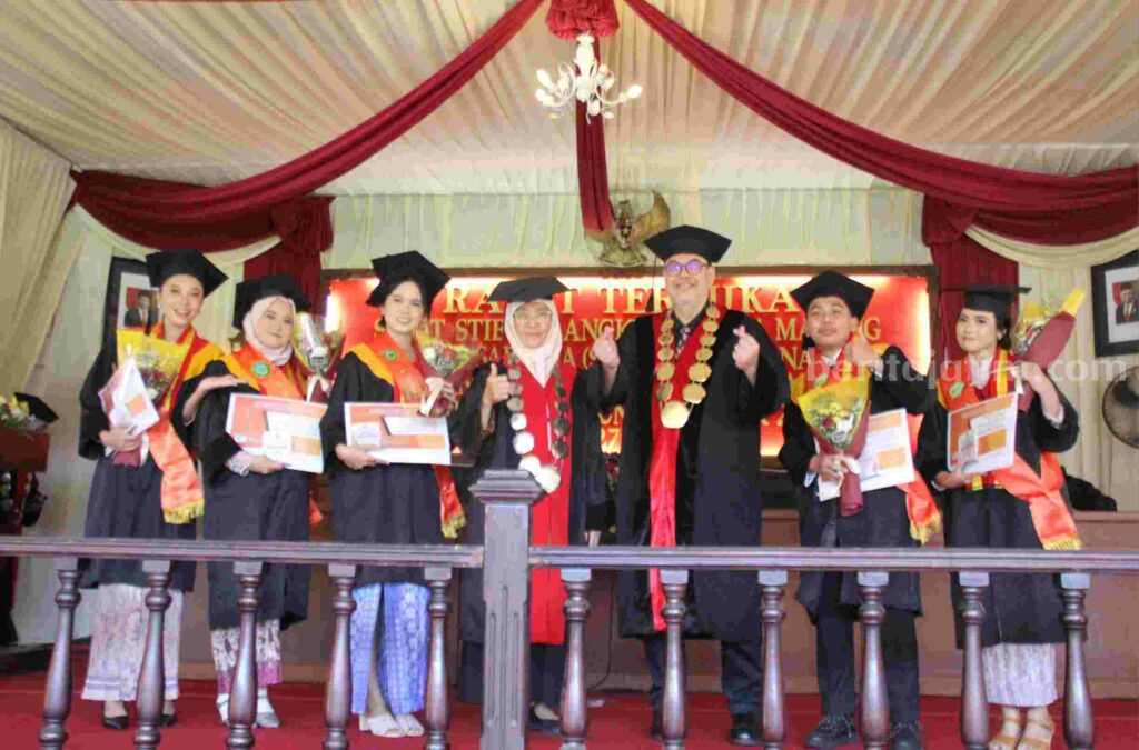 Ini Pesan Ketua STIE Malangkucecwara pada Prosesi Wisuda Foto Berita Jatim
