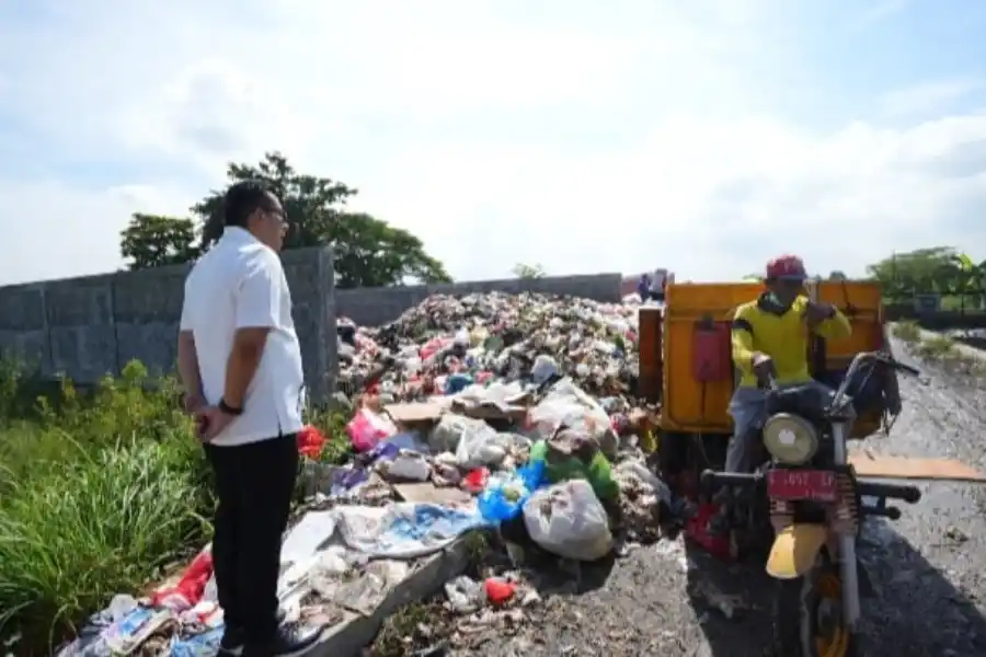 Bau TPS Benpas Mojokerto Menyengat, Pj Walkot Gerak Cepat Foto Berita Jatim