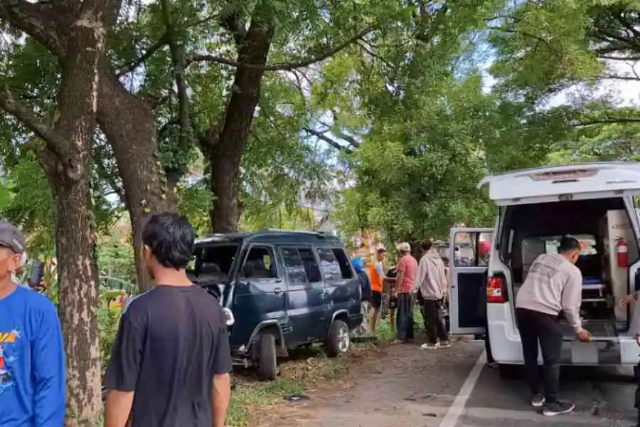 Colt Tabrak Beat di Karangrejo Magetan, 3 Terluka Foto Berita Jatim
