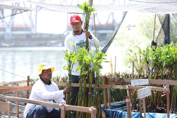 Nelayan Peduli Lingkungan dan Keselamatan di Sekitar FSO Gagak Rimang Foto Berita Jatim
