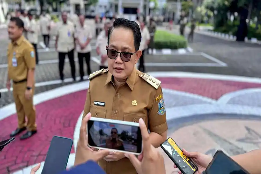 PJ Gubernur Jatim Kabulkan 12 Tuntutan Buruh Rayakan Mayday Foto Berita Jatim