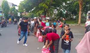 Paguyuban Pedagang Mobil Jombang Bagikan 5000 Paket Takjil Foto Berita Jatim