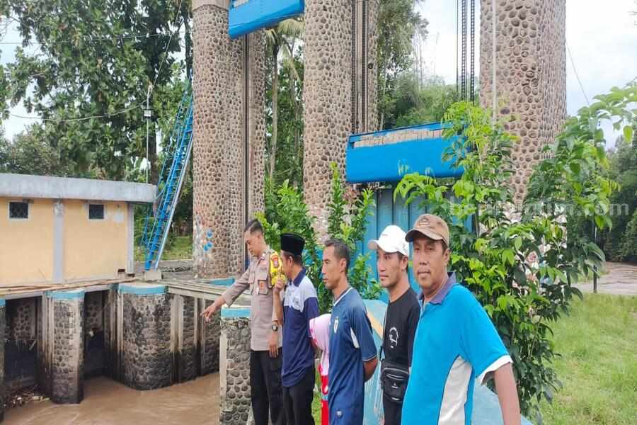 Pencarian Bocah Hanyut di Sungai Sraten Banyuwangi Masih Berlangsung Foto Berita Jatim